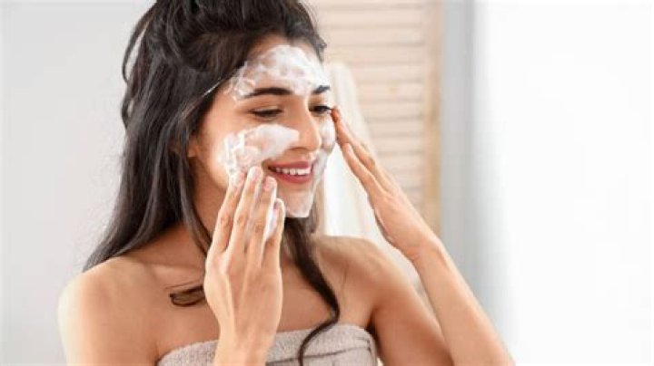 Is it OK to wash your face for 2 minutes?