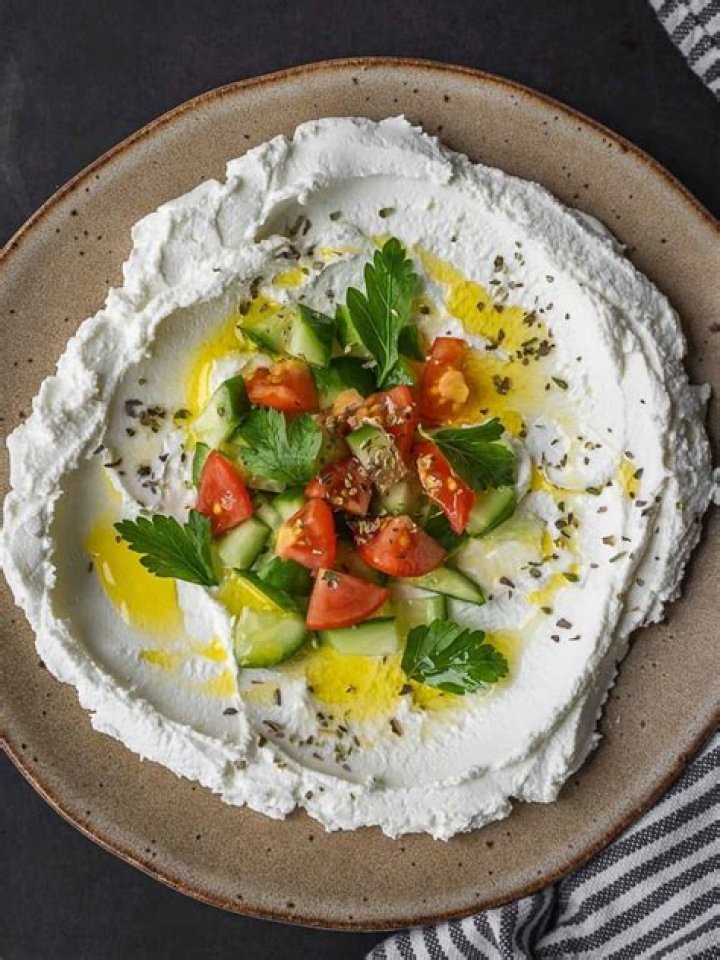 Is labneh cottage cheese?
