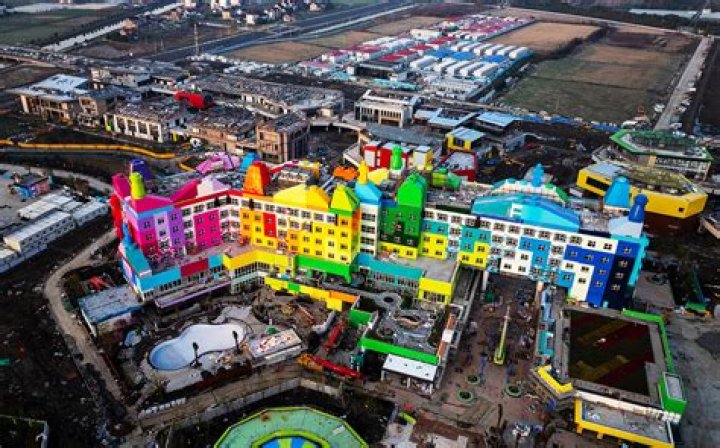 Is Legoland bigger than Disneyland?