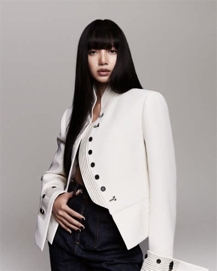 Is Lisa ambassador for Mac?