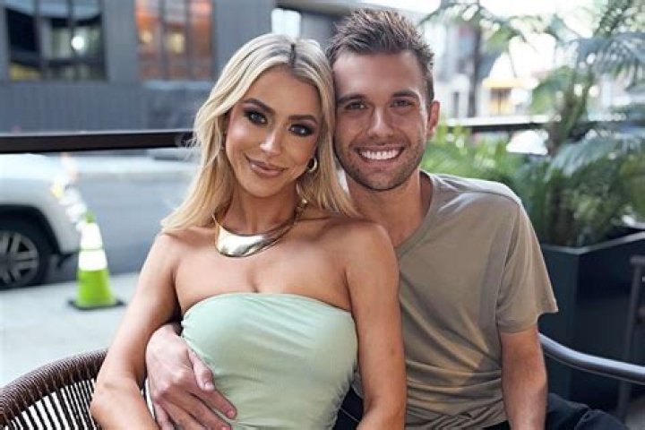 Is Tabitha and Chase together?