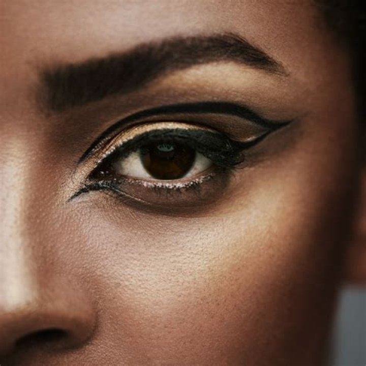 Is winged eyeliner out of style 2021?