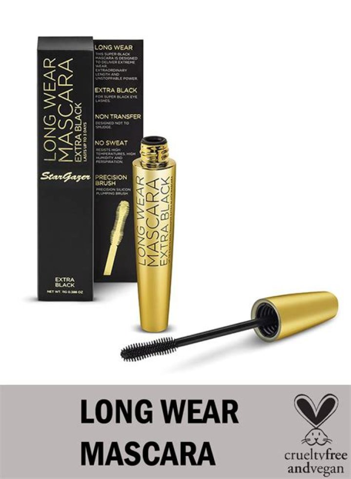 Should blondes wear black mascara?