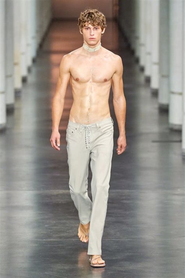 What do male models weigh?