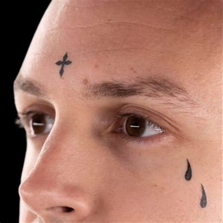 What does 3 teardrop tattoos mean?
