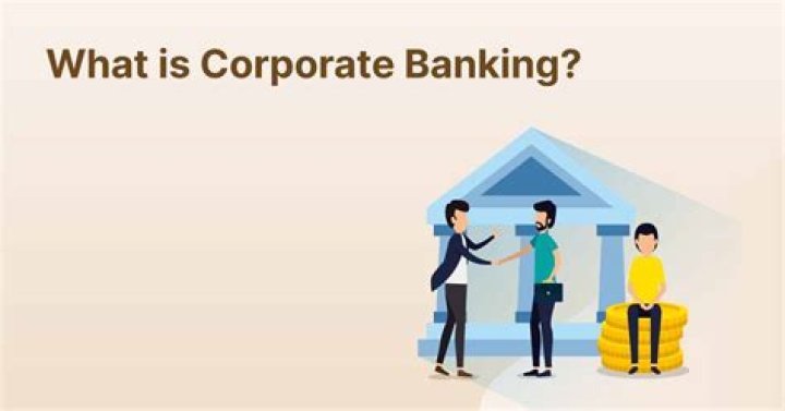 What does a corporate banking analyst do?
