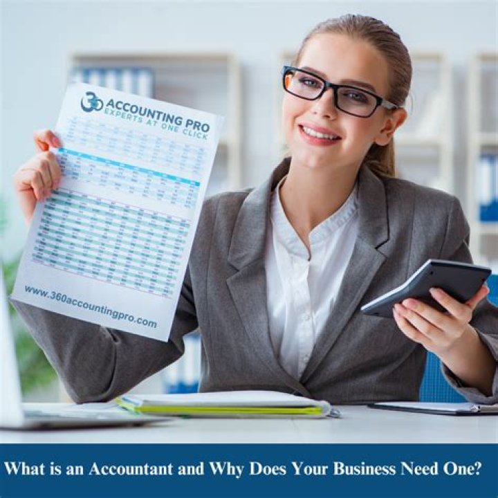 What does an accountant do in real estate?