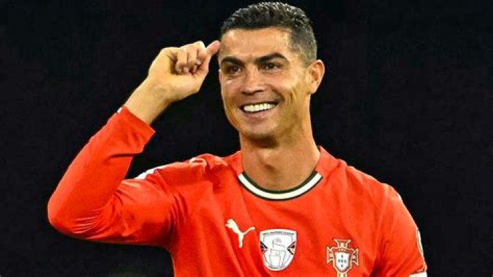 What does Ronaldo's agent make?