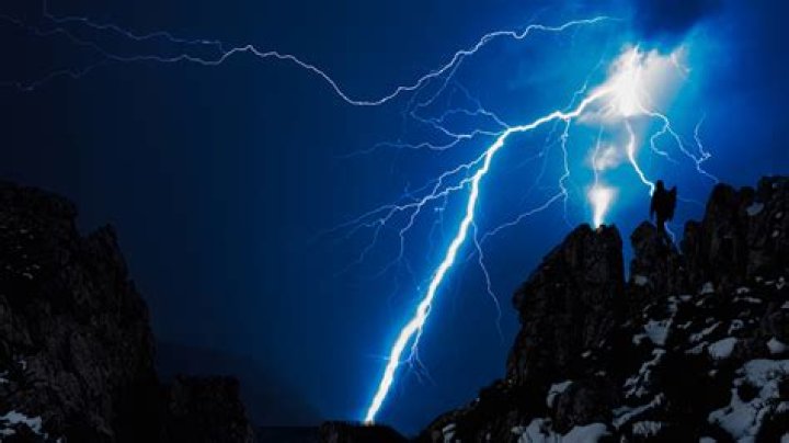 What happens if an electric car is hit by lightning?