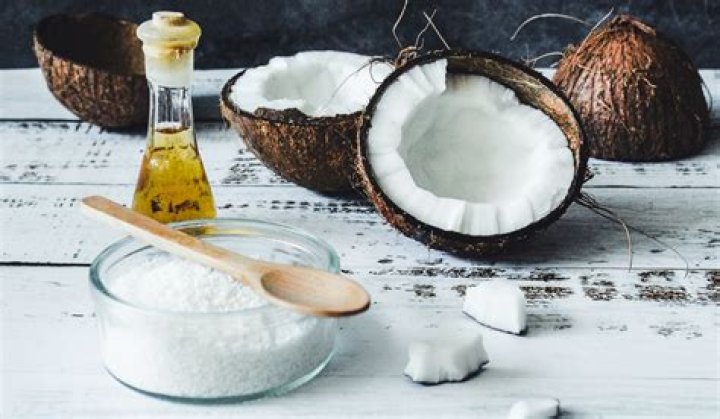 What happens if we apply coconut oil to dark circles?
