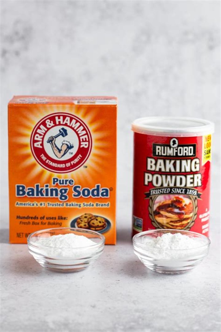 What happens if you mix baking powder and vinegar?