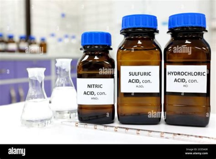What happens if you mix sulfuric acid and hydrochloric acid?