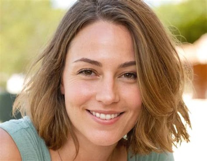 What is a good looking woman?