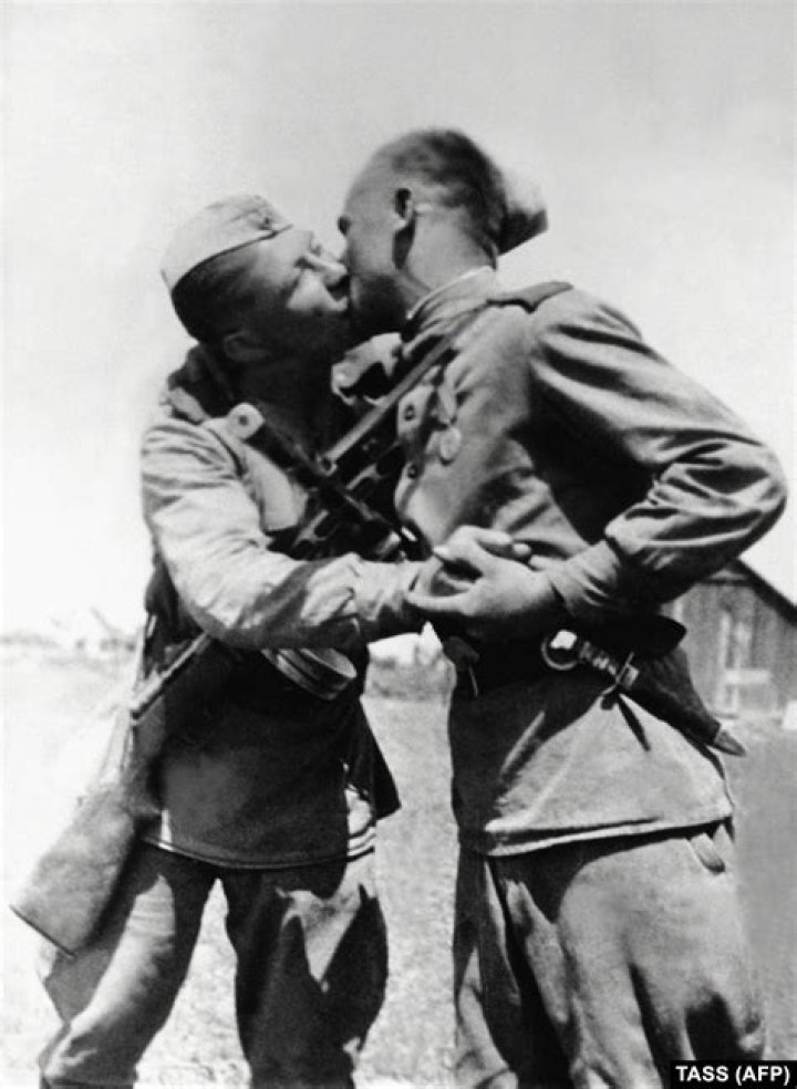 What is a Russian kiss?