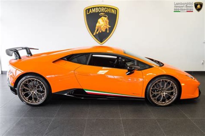 What is Lamborghini signature color?