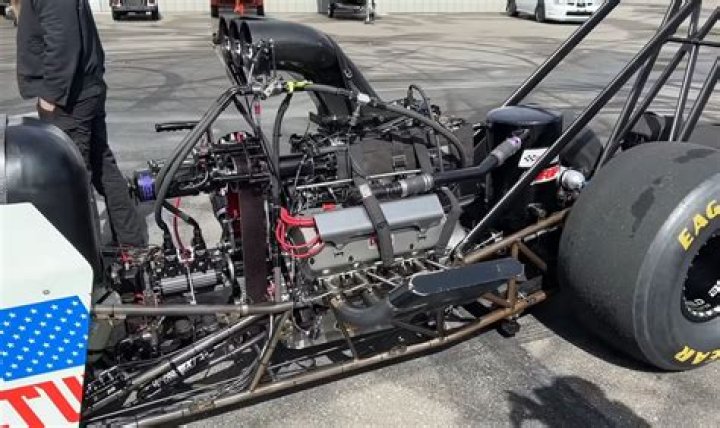 What is the average cost of a Top Fuel dragster?