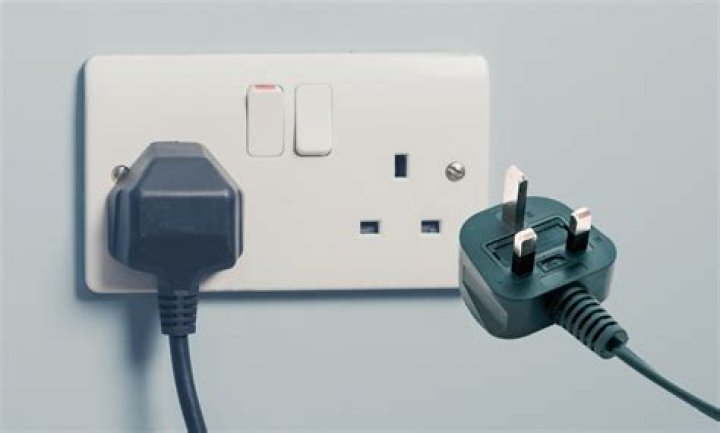 What is the plug on the side of a 700R4?