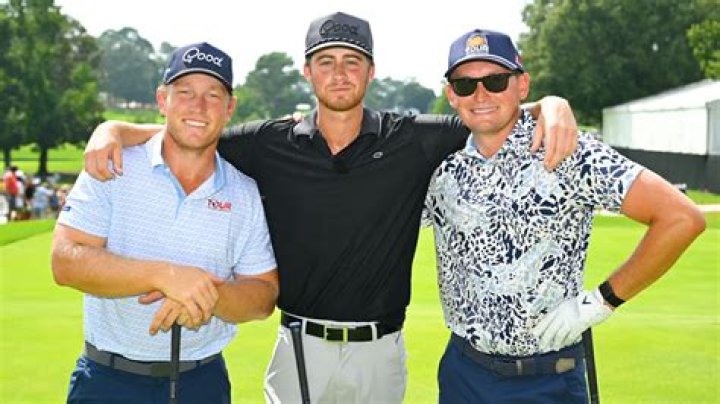 What kind of putter does Kevin Kisner use?