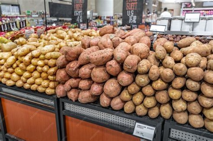 What should you not store with potatoes?