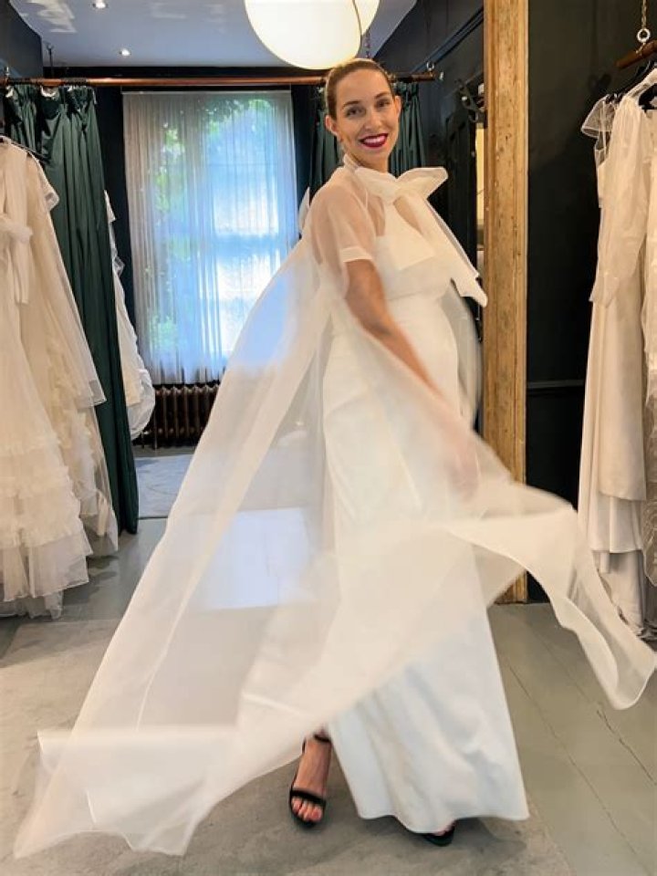 What to do if you're at a wedding alone?