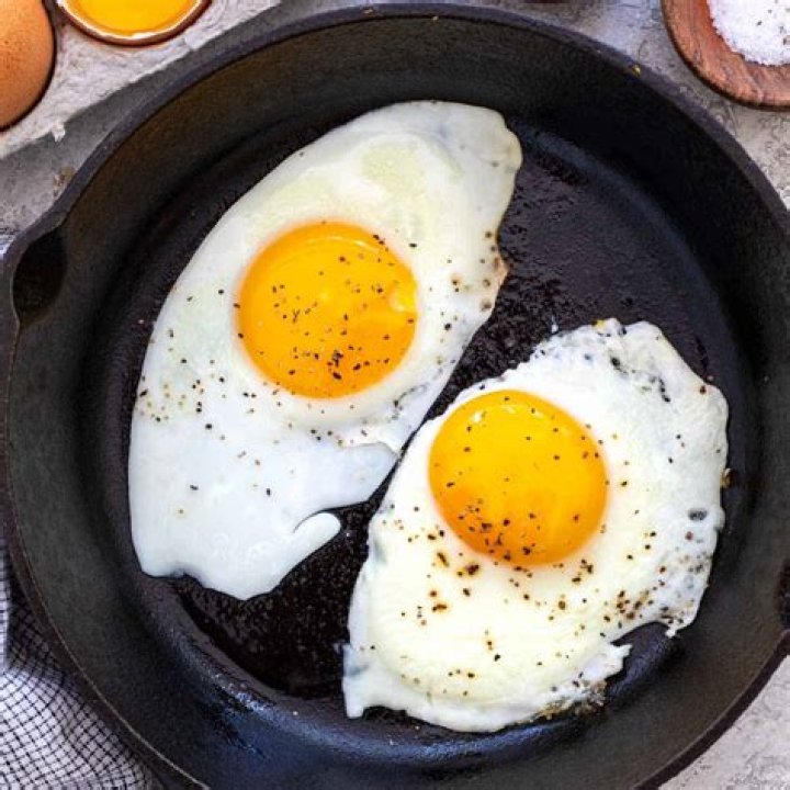 Which oil is best to fry eggs?