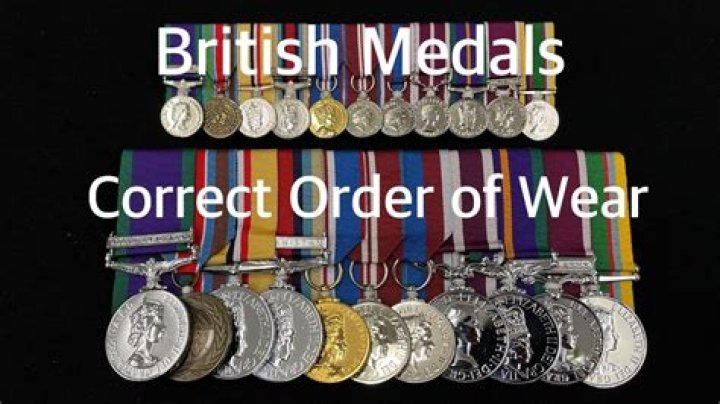 Which side do ladies wear medals?