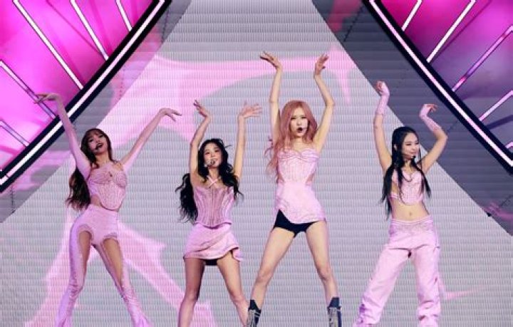 Who is flexible in Blackpink?