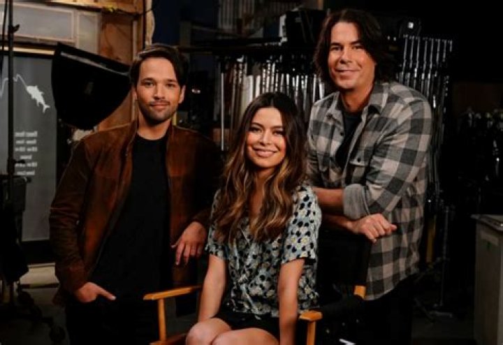Who plays iCarly brother?