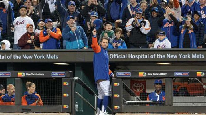 Who won the batting title in 2021?