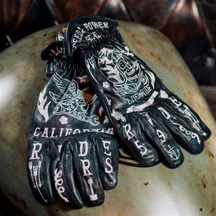 Why are tattoo gloves black?