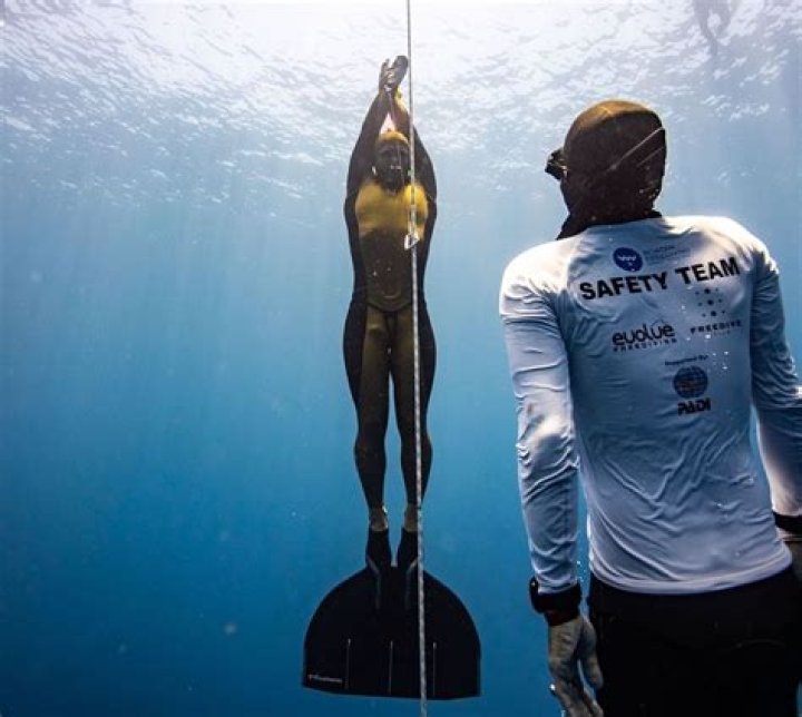 Why can freedivers go so deep?