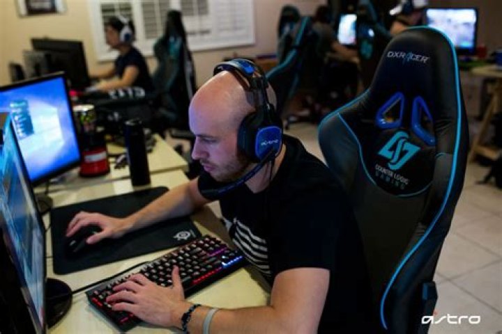 Why do pros play a fade?