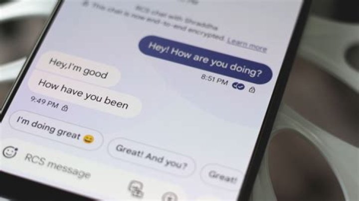 Why do some text messages say read and others don t?