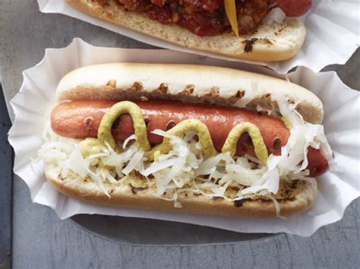 Why do they put bread under fried chicken?