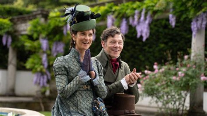 Why is Miss Bingley jealous of Elizabeth?
