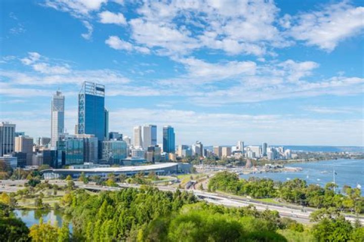 Why is Perth so hot?