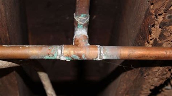 Will muriatic acid damage copper pipes?